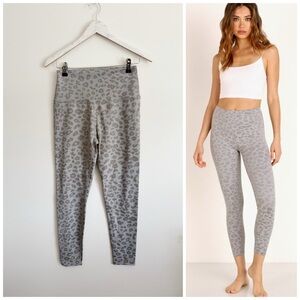 BEYOND YOGA Gray Animal Leopard Print High Rise Leggings L Large